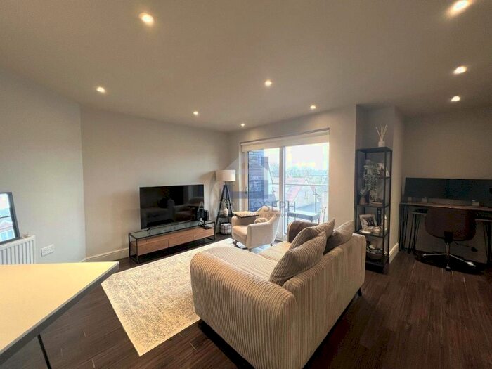 1 Bedroom Flat To Rent In Claremont Avenue, New Malden, KT3