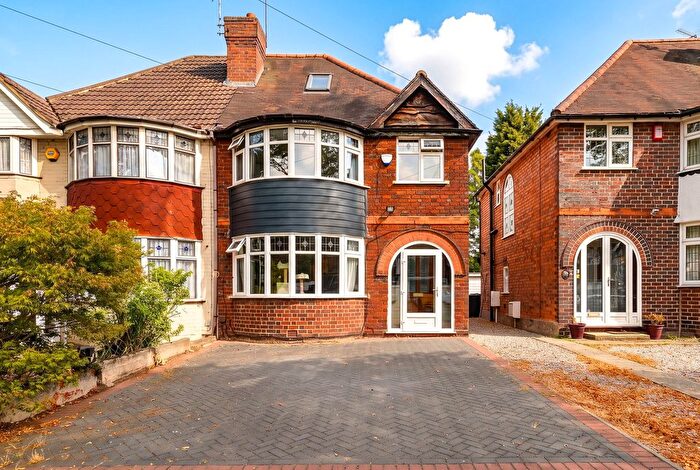 3 Bedroom Semi-Detached House For Sale In Shirley Road, Hall Green, B28