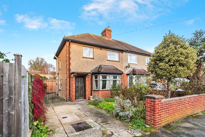 3 Bedroom Semi-Detached House For Sale In Cranmer Road, Oxford, OX4