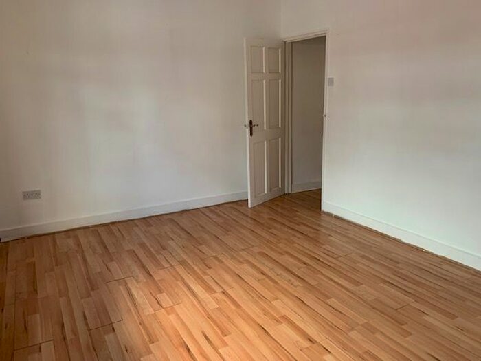 1 Bedroom Flat To Rent In Bury Park Road, Luton LU1