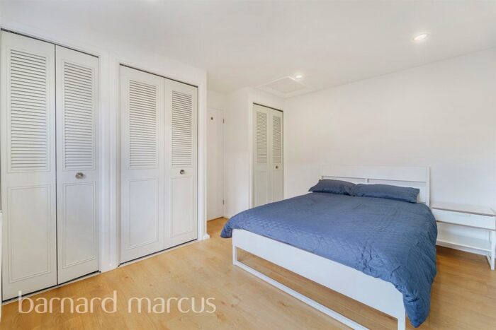 1 Bedroom Property To Rent In Pickwick Close, Hounslow, TW4