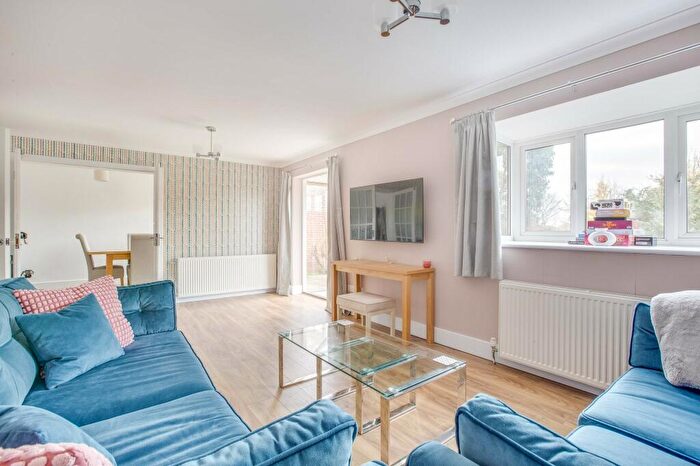 4 Bedroom Detached House For Sale In Redshots Close, Marlow, Buckinghamshire, SL7