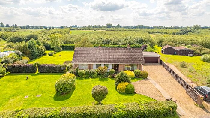 3 Bedroom Detached Bungalow For Sale In Coxs Lane, Wisbech, Cambridgeshire, PE13