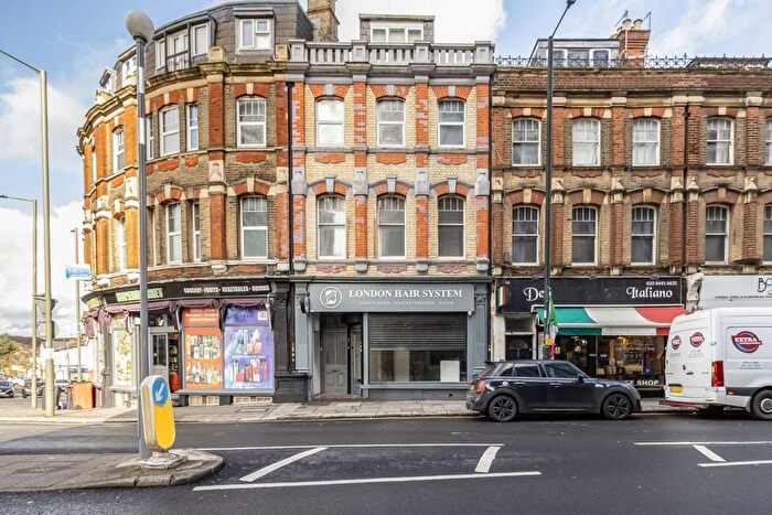 1 Bedroom Flat To Rent In Station Road, New Barnet, EN5