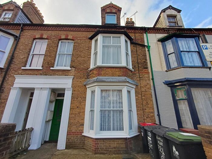 1 Bedroom Flat To Rent In High Street, Herne Bay, Kent, CT6