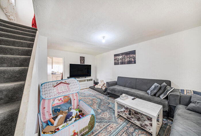 2 Bedroom Maisonette For Sale In Sunningdale Gardens, London, NW9