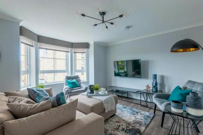 2 Bedroom Flat To Rent In Dicksonfield, Edinburgh, EH7