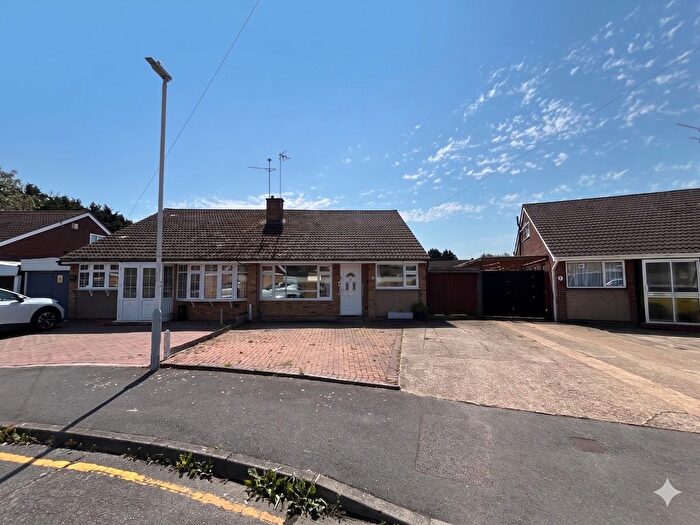 3 Bedroom Semi-Detached Bungalow For Sale In Nappsbury Road, Luton, Bedfordshire, LU4