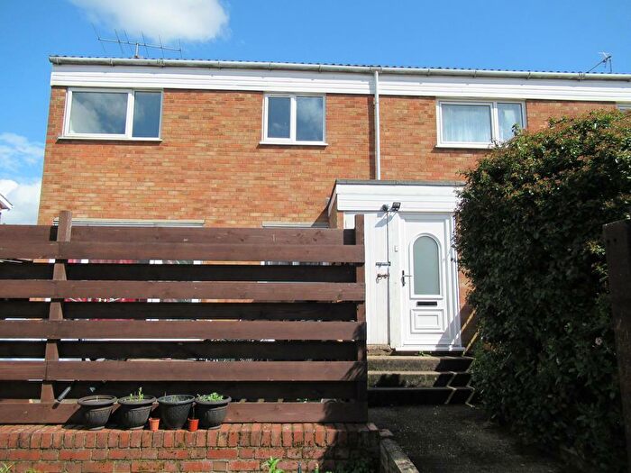 2 Bedroom Flat To Rent In Bents Close, Clapham, MK41