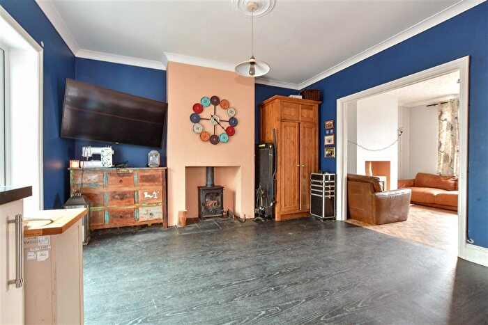 3 Bedroom Semi-Detached House For Sale In High Street, Wootton, Isle Of Wight, PO33