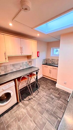 4 Bedroom Flat To Rent In Flat, Gloucester Road, Bishopston, Bristol, BS7