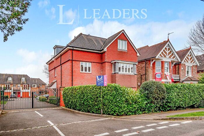 2 Bedroom Apartment To Rent In Argyll Court, Southgate, RH11