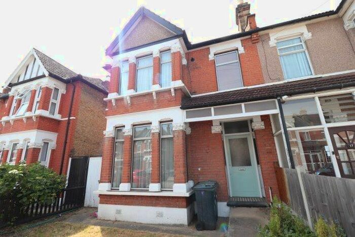 1 Bedroom Flat To Rent In Audley Gardens, Ilford, IG3