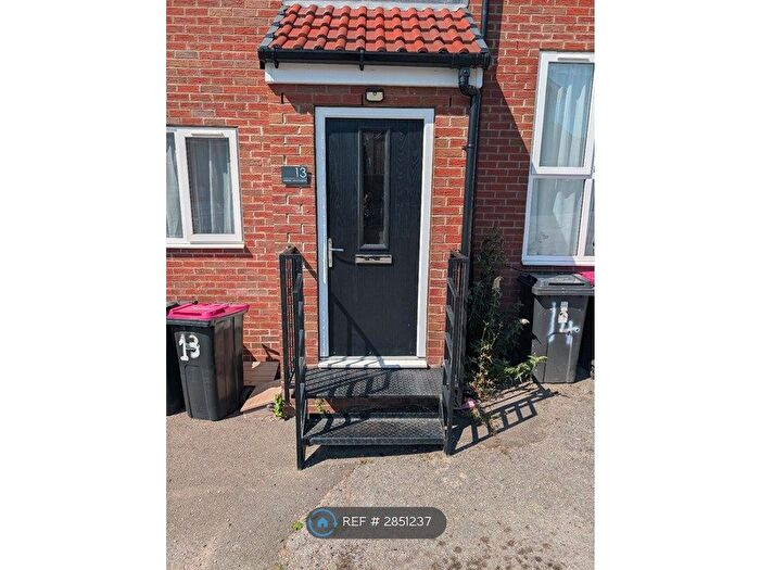 2 Bedroom Flat To Rent In Acorn Croft, Rotherham, S61