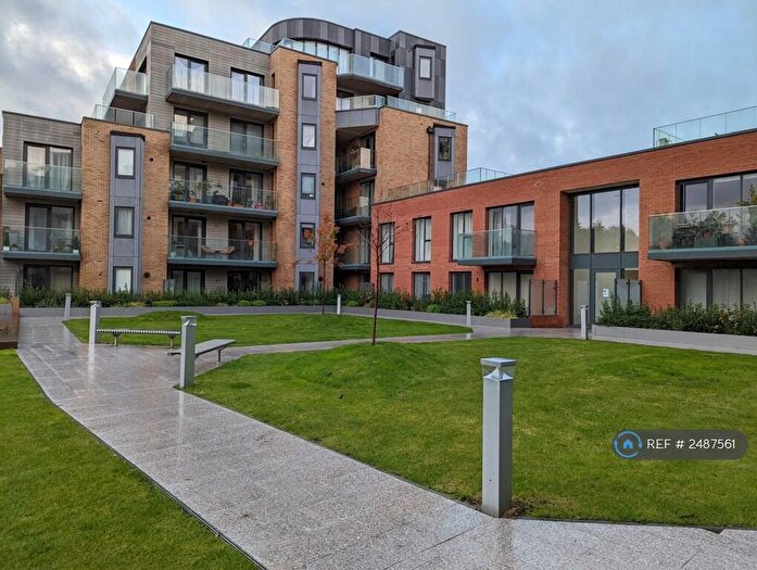 2 Bedroom Flat To Rent In Riverside View, Reading, RG1