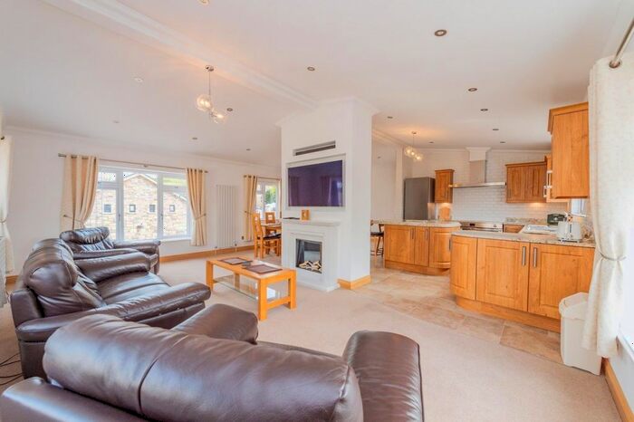 2 Bedroom Mobile/park Home For Sale In Dorrington, Shrewsbury, SY5