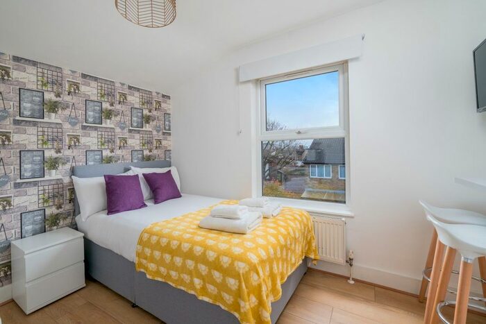 1 Bedroom Studio To Rent In Greenleaf Road, London, E17