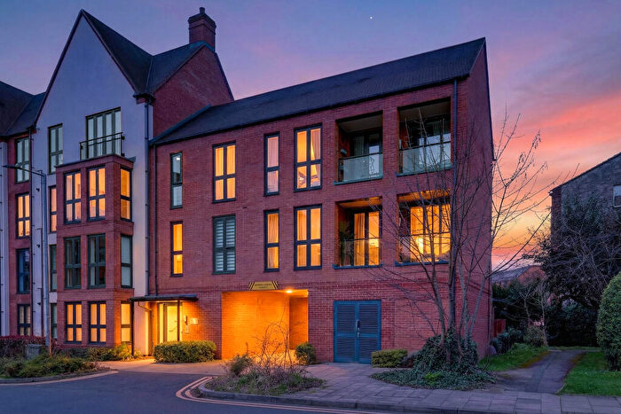 2 Bedroom Flat For Sale In Earle Crescent, Wokingham, RG40