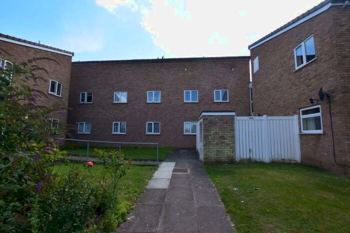 2 Bedroom Flat To Rent In Ryland Close, CV31