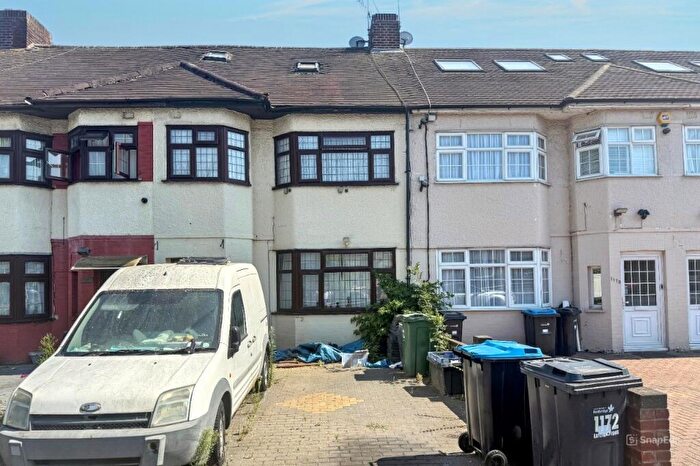 4 Bedroom Terraced House For Sale In Eastern Avenue, Ilford, IG2