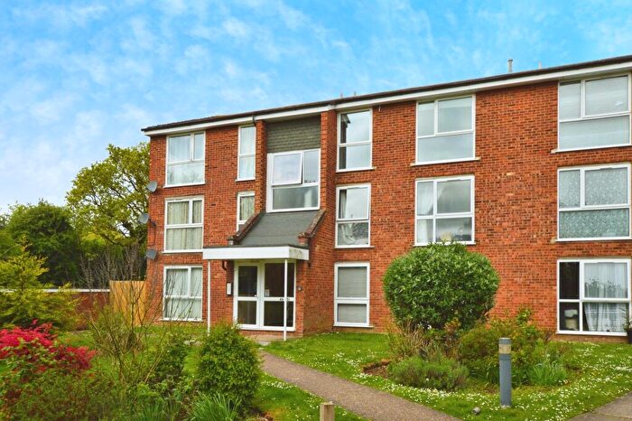 2 Bedroom Flat To Rent In Hardwicke Place, London Colney, AL2