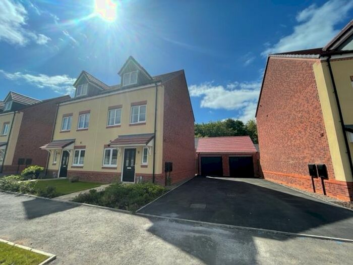 3 Bedroom Property To Rent In Lea Castle Drive, Lea Castle, Kidderminster, DY10