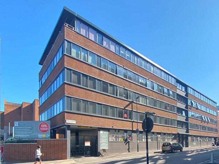 2 Bedroom Apartment To Rent In Ogle Road, Southampton, SO14