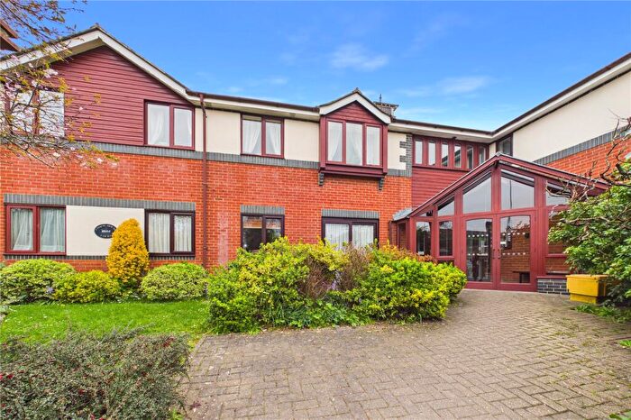 1 Bedroom Apartment For Sale In Reading Road, Pangbourne, Reading, Berkshire, RG8