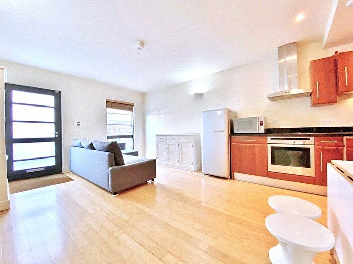 1 Bedroom Flat For Sale In Harvard Road, Isleworth, TW7