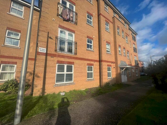 2 Bedroom Flat To Rent In Piper Way, Ilford, IG1
