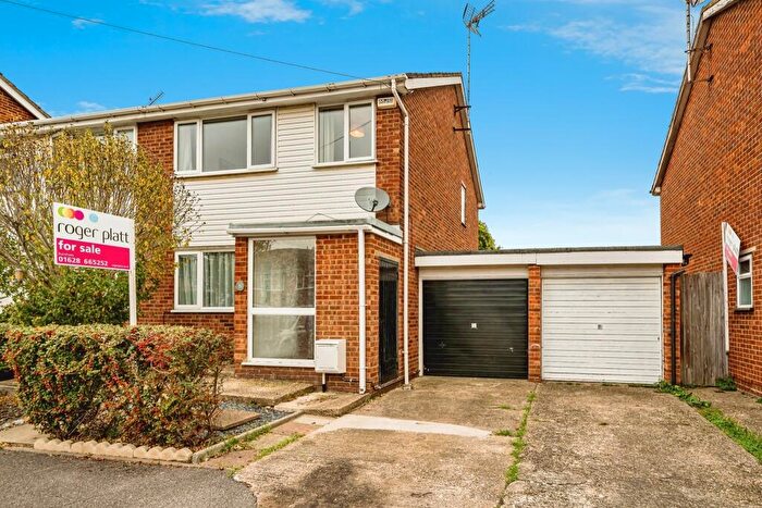 3 Bedroom Semi-Detached House For Sale In Maybury Close, Slough, SL1