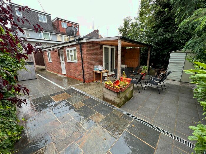 1 Bedroom Detached Bungalow To Rent In A Selborne Garden, London, NW4