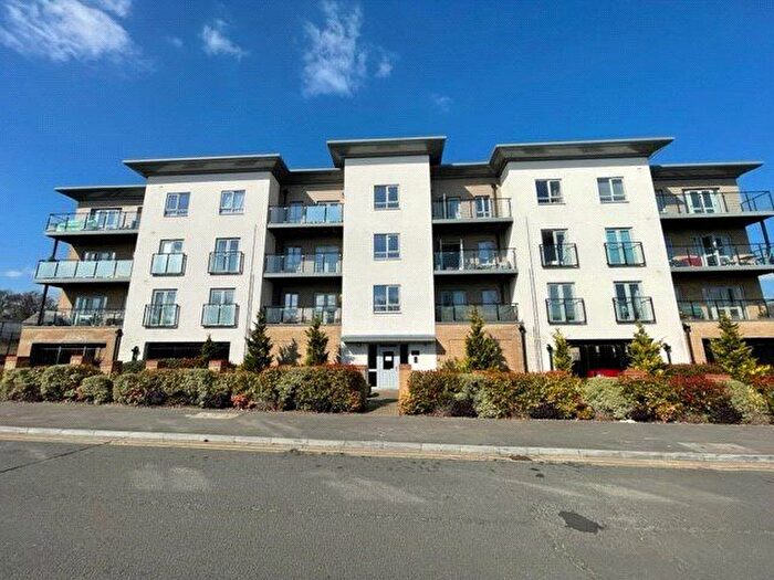 1 Bedroom Flat For Sale In Fleming Place, Bracknell, Berkshire, RG12