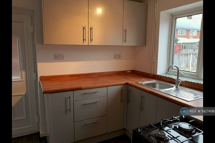 3 Bedroom Semi-Detached House To Rent In Waverley Place, Worksop, S80