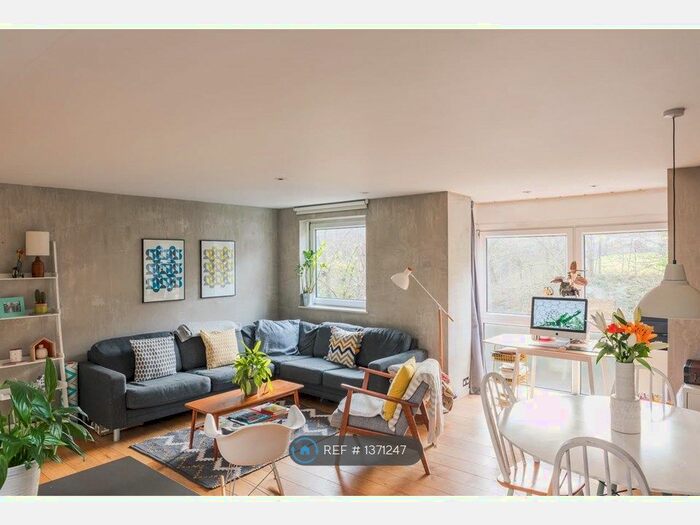 2 Bedroom Flat To Rent In Auckland Road, London, SE19