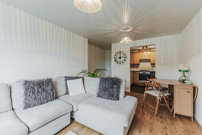 2 Bedroom Flat For Sale In Addison Drive, Stratford-Upon-Avon, CV37