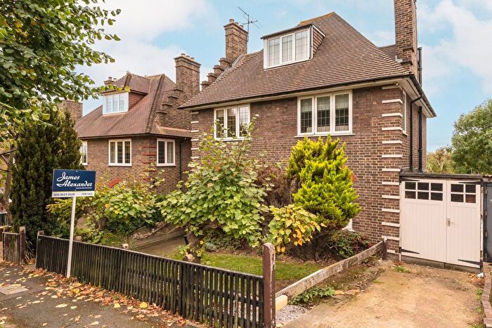 4 Bedroom Detached House For Sale In Pollards Hill West, London, SW16