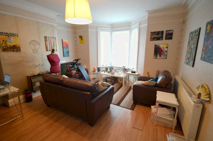 2 Bedroom Flat To Rent In Wingrove Avenue, Newcastle Upon Tyne, NE4