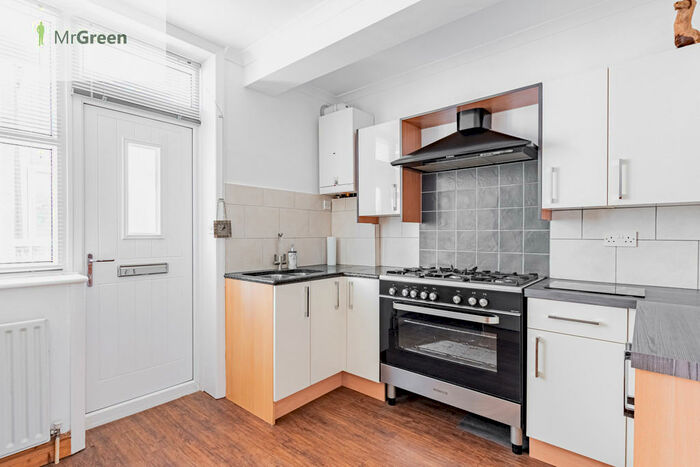 2 Bedroom Apartment To Rent In Belle Vue Road, Bournemouth, BH6