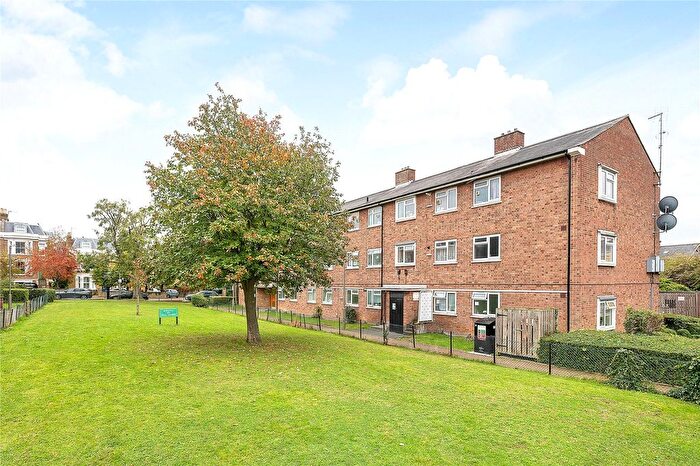 2 Bedroom Flat For Sale In Morris Gardens, Southfields, London, SW18