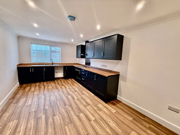 2 Bedroom Flat To Rent In Derby Road, Marehay, Ripley, DE5