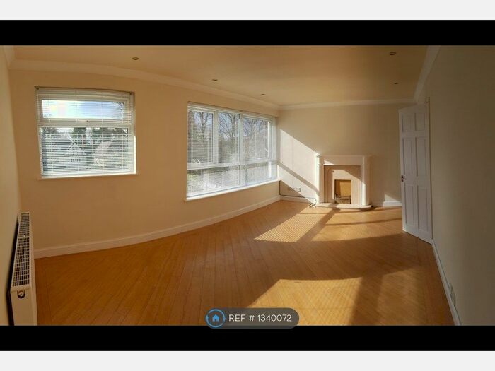 3 Bedroom Flat To Rent In Eaton Court, Sutton Coldfield, B74
