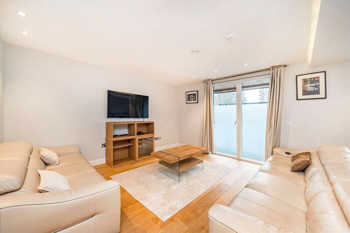 3 Bedroom Flat To Rent In Iverson Road, West Hampstead, NW6