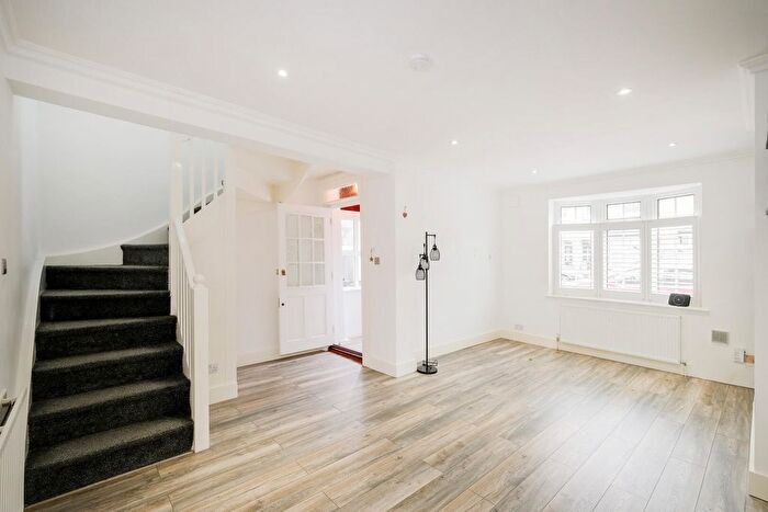 2 Bedroom Property To Rent In Cowley Road, Wanstead, E11