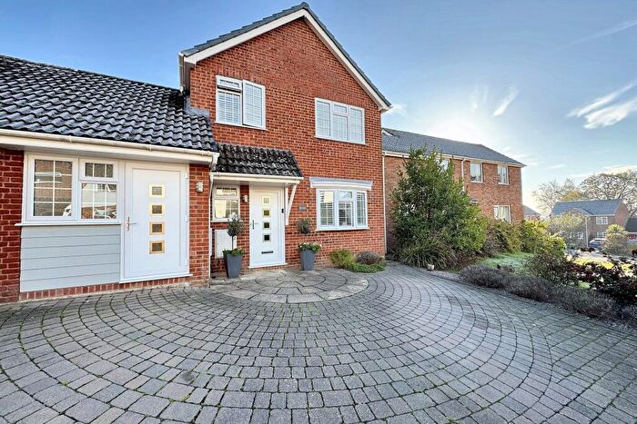 5 Bedroom Link Detached House For Sale In Colehill, BH21