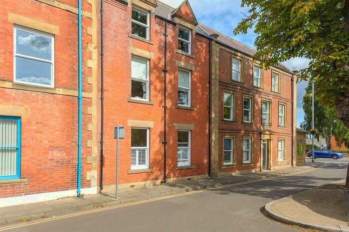 3 Bedroom Flat To Rent In Pethgate Court, Castle Square, Morpeth, NE61