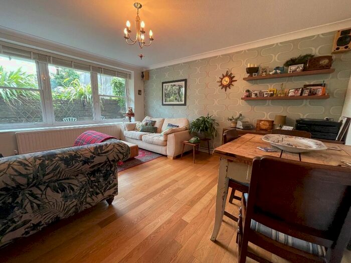 2 Bedroom Flat To Rent In Highcroft Lodge, Brighton, BN1