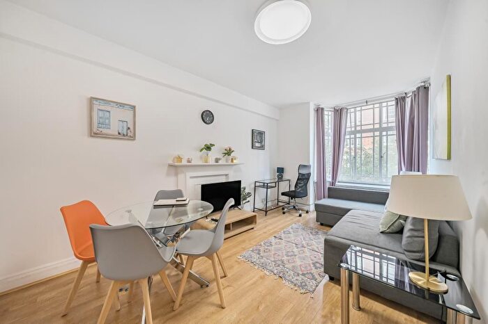 1 Bedroom Flat For Sale In Queensway, London, W2