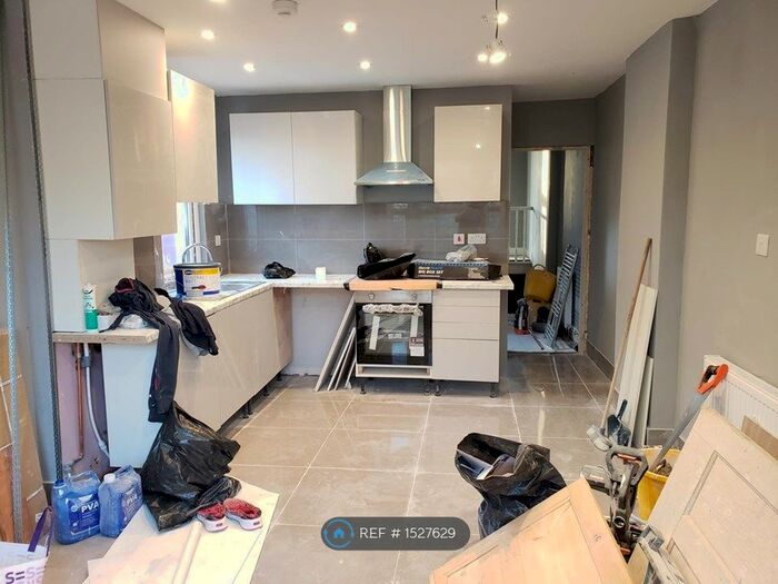 2 Bedroom Flat To Rent In Hornsey, London, N8