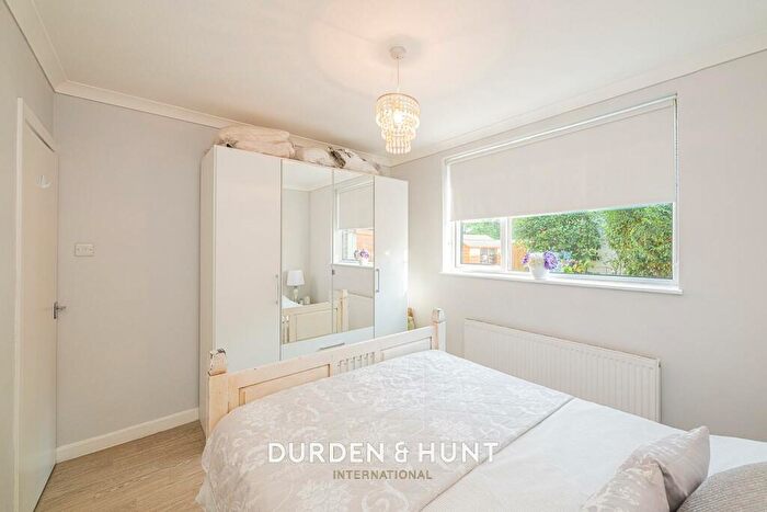2 Bedroom Apartment For Sale In Station Way, Buckhurst Hill, IG9